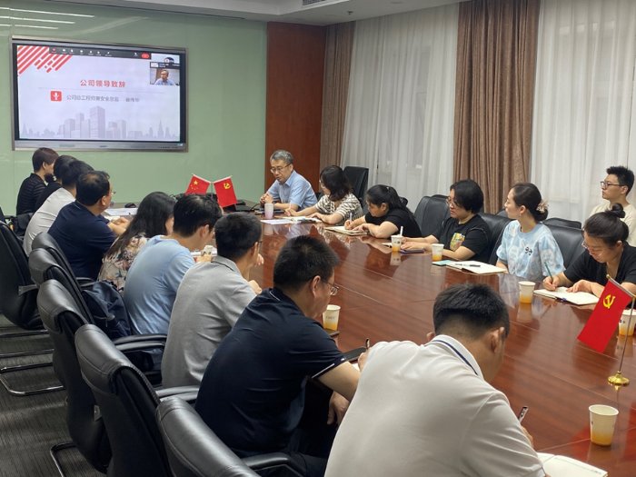 共有302名新员工通过现场或线上方式