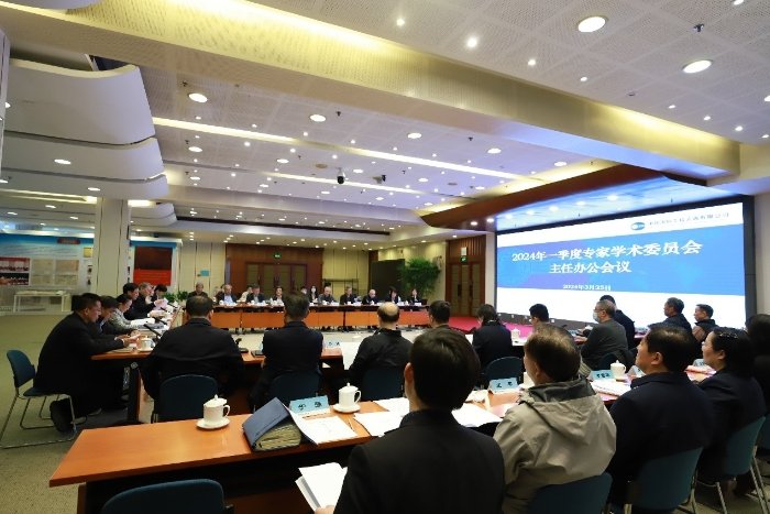 代表双方出席签订协议仪式并进行座谈交