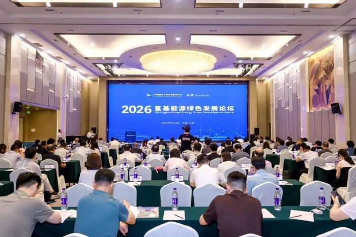 乌兹别克斯坦共和国建设部部长顾问阿齐