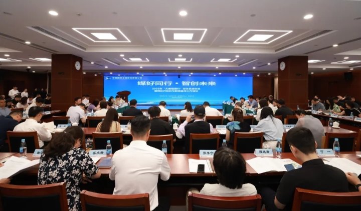 同题参见在中国驻乌使馆领导的见证下