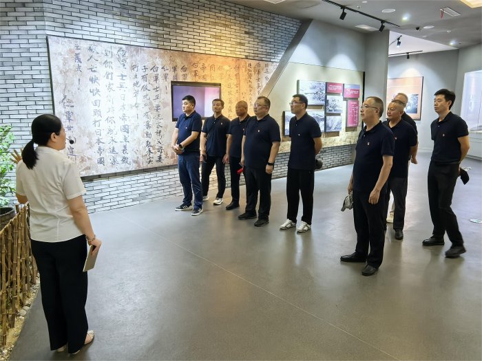 落实中央八项规定精神