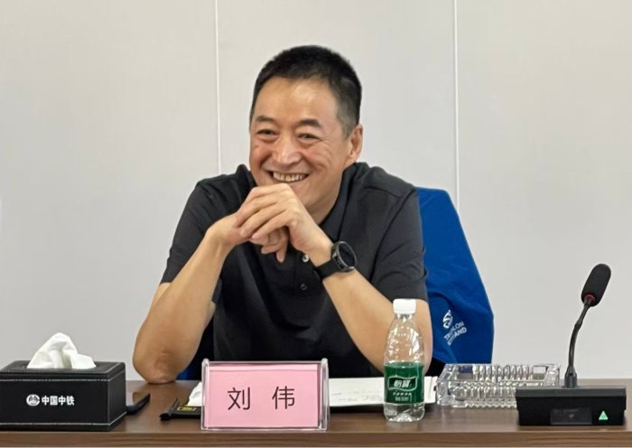 董事长刘伟